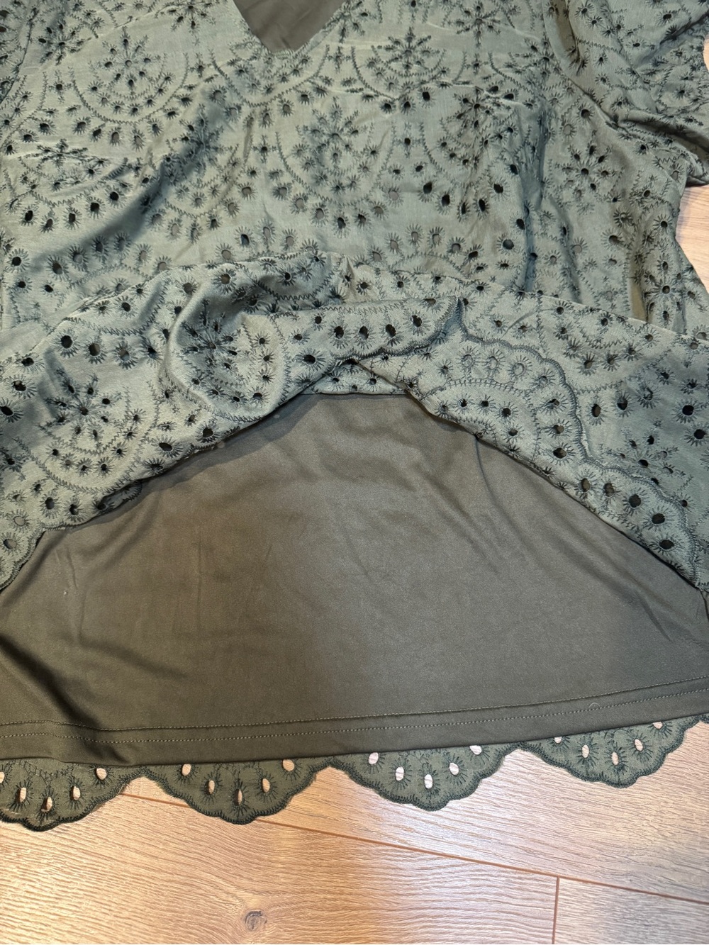 Boohoo Olive Eyelet V-Neck Short Sleeve Top - Picture 8 of 8